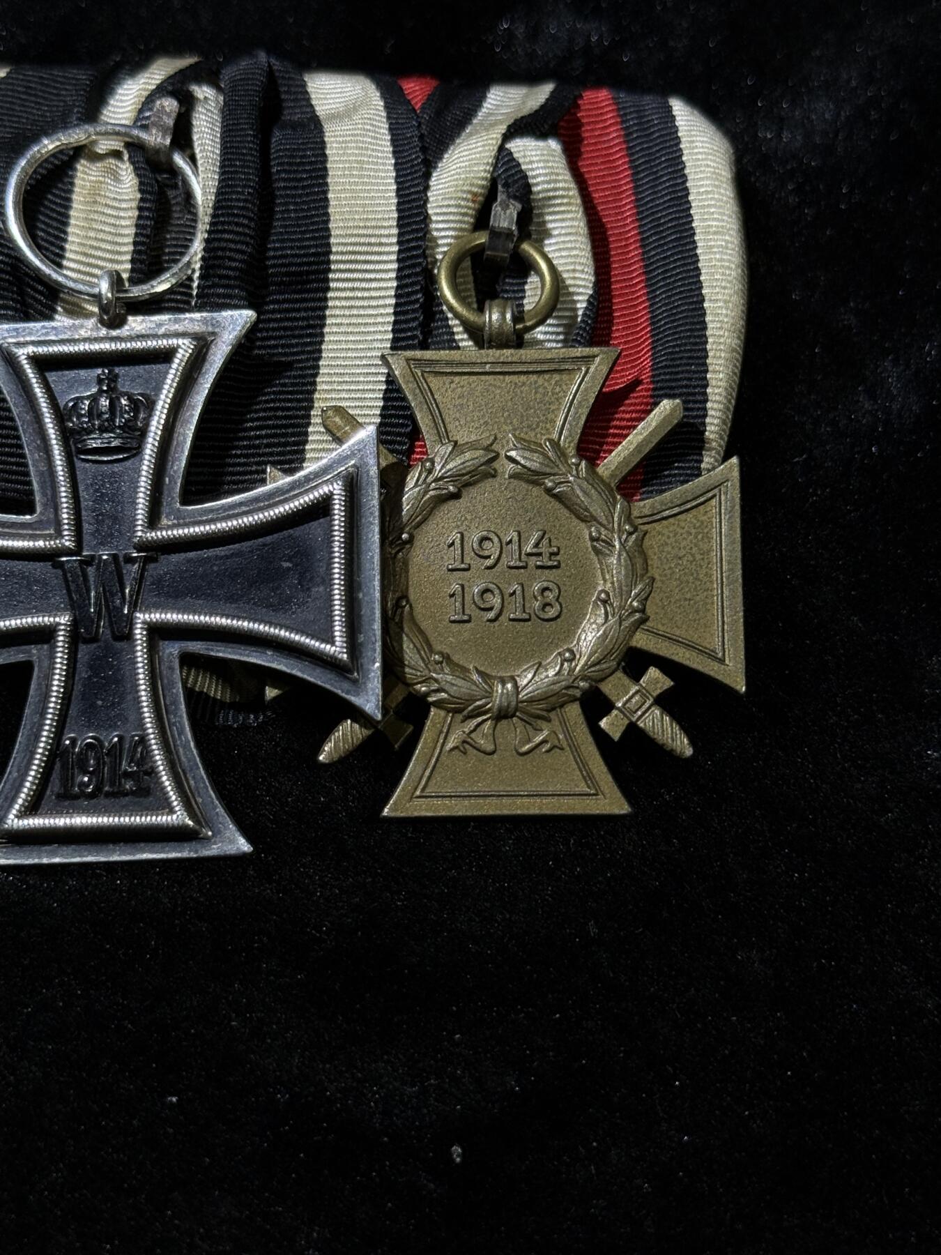 欢庆春节！戎马世界章牌大赏第111期春节大拍 德国一战二级铁十字与兴登堡奖章联排，铁十字挂环后换