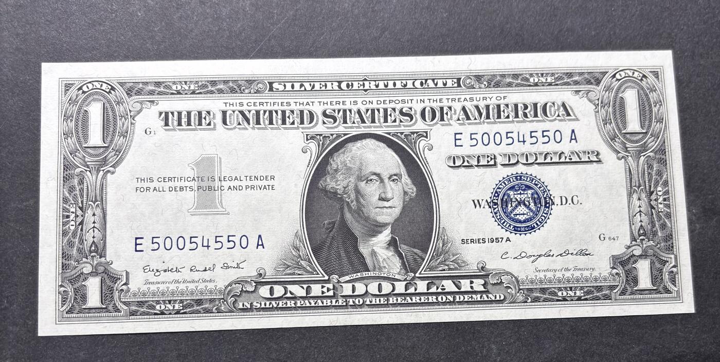 【金马踏春，泉马奔腾】2026 年新年贺岁场，（定于年初五接财神截拍）祝各位老板马到成功，马上有钱，愿岁岁平安喜乐顺遂 全新少见 1957 年蓝印版美国 1 美元，尾号 550，人三号