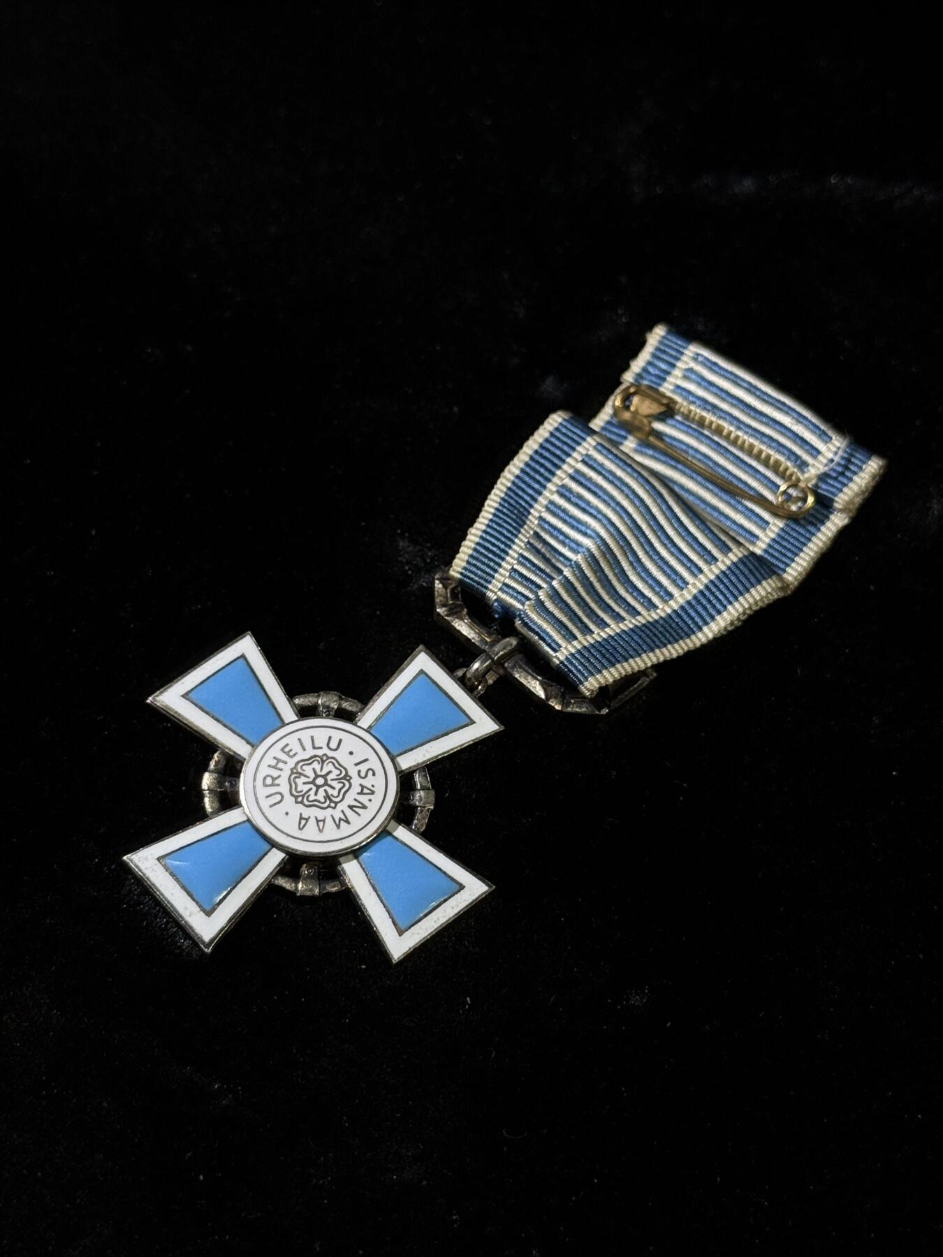 欢庆春节！戎马世界章牌大赏第111期春节大拍 芬兰体育和体教事业功勋十字 早期银制，超高颜值