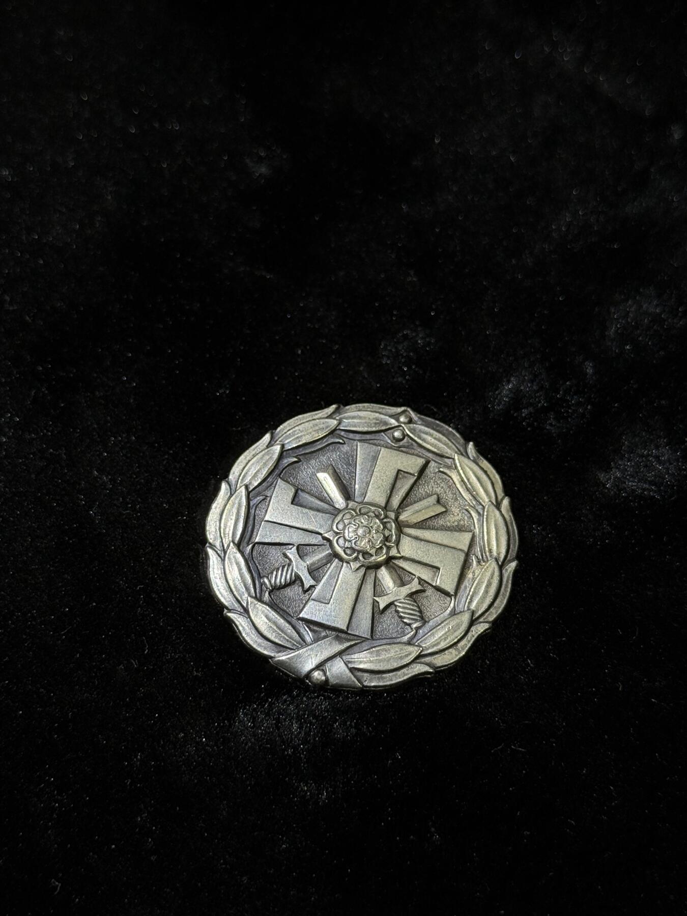 欢庆春节！戎马世界章牌大赏第111期春节大拍 芬兰二战战伤证章