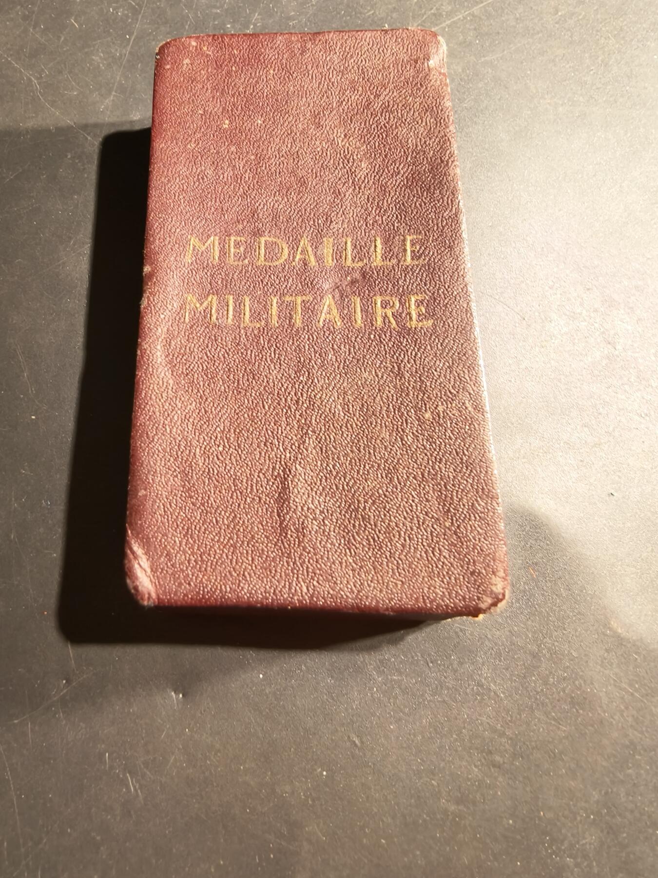 老王徽章第181期 法国军事奖章   三共时期    950银镀金珐琅   原盒   21.2g