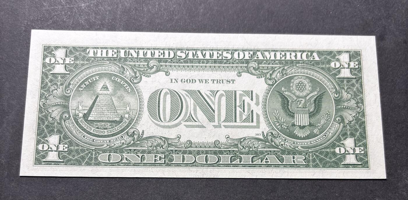 【金马踏春，泉马奔腾】2026 年新年贺岁场，（定于年初五接财神截拍）祝各位老板马到成功，马上有钱，愿岁岁平安喜乐顺遂 全新少见 1957 年蓝印版美国 1 美元，尾号 532