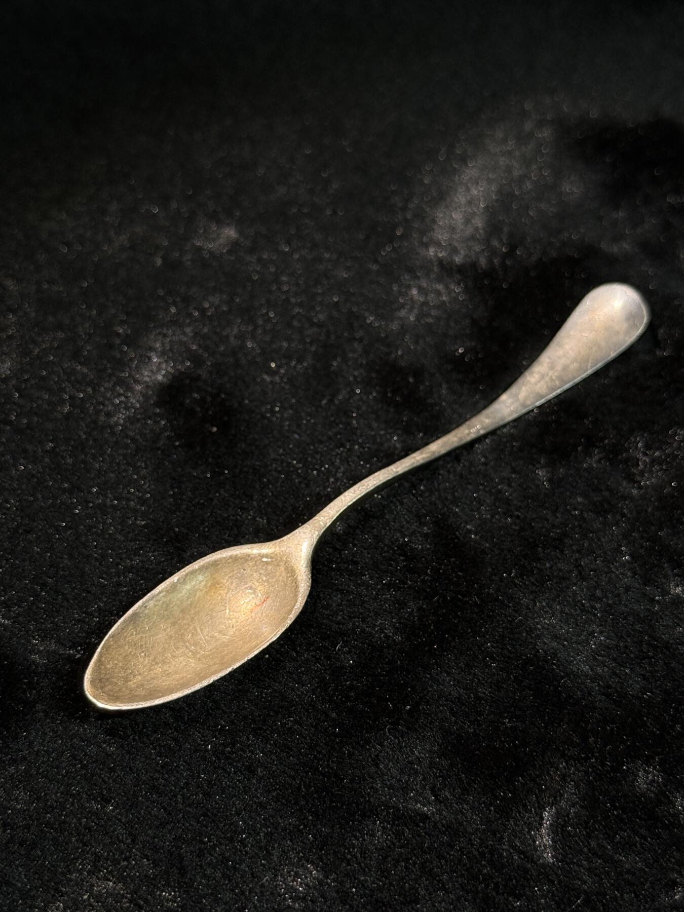 欢庆春节！戎马世界章牌大赏第111期春节大拍 银制吊坠与汤匙一组