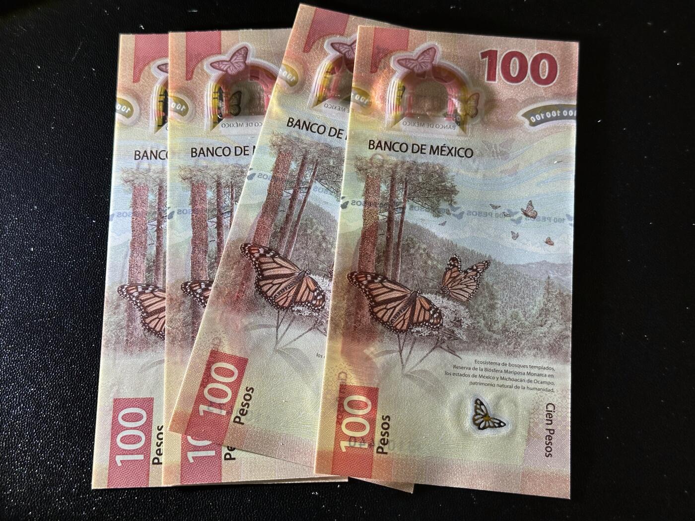 《外钞收藏家》第六百一十期（新年假期场/年后快递恢复正常再发货）（长期征集拍品、欢迎藏友们联系合作） 2020年墨西哥100比索 四张一起 全新