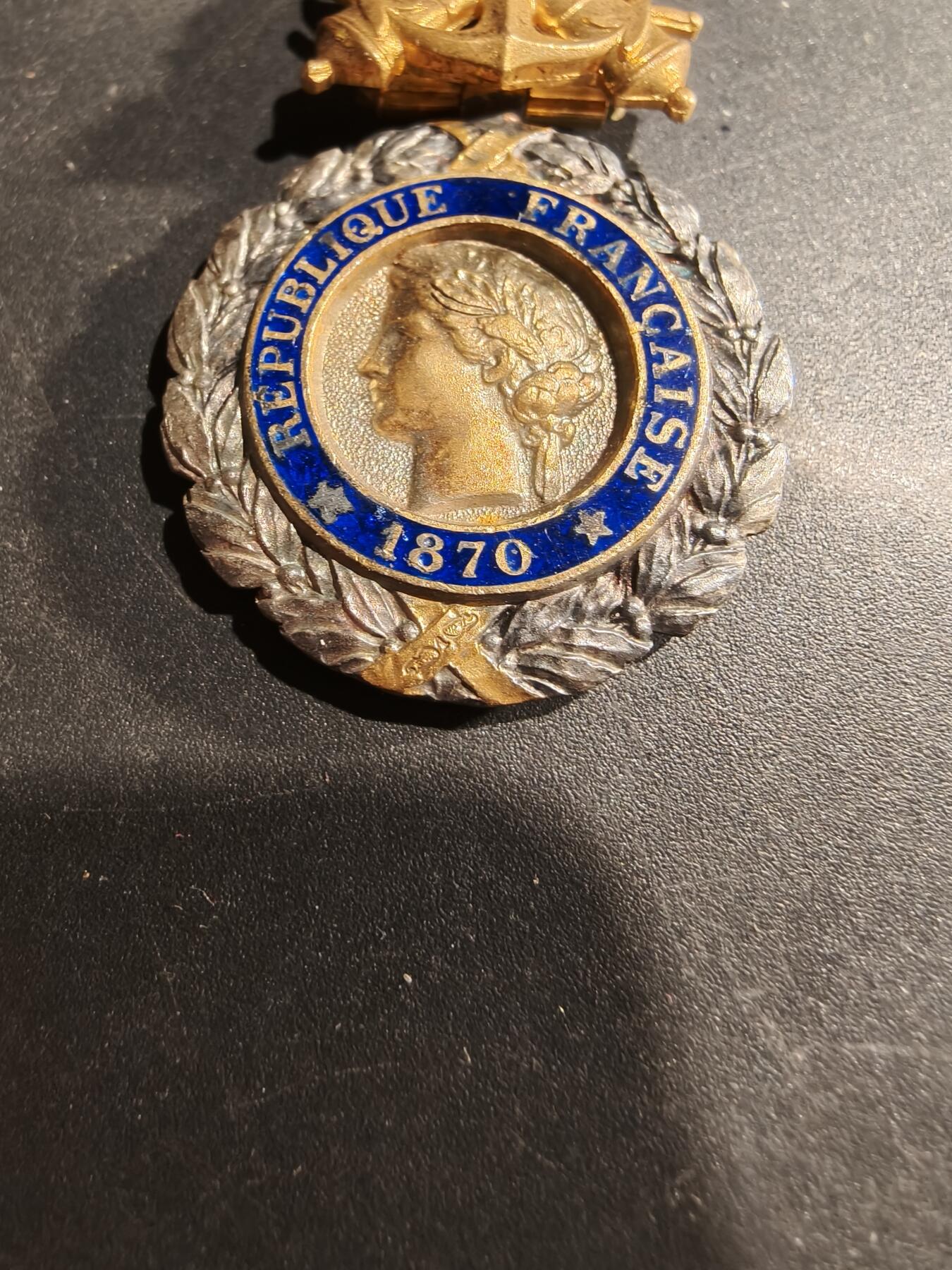 老王徽章第181期 法国军事奖章   三共时期    950银镀金珐琅   原盒   21.2g