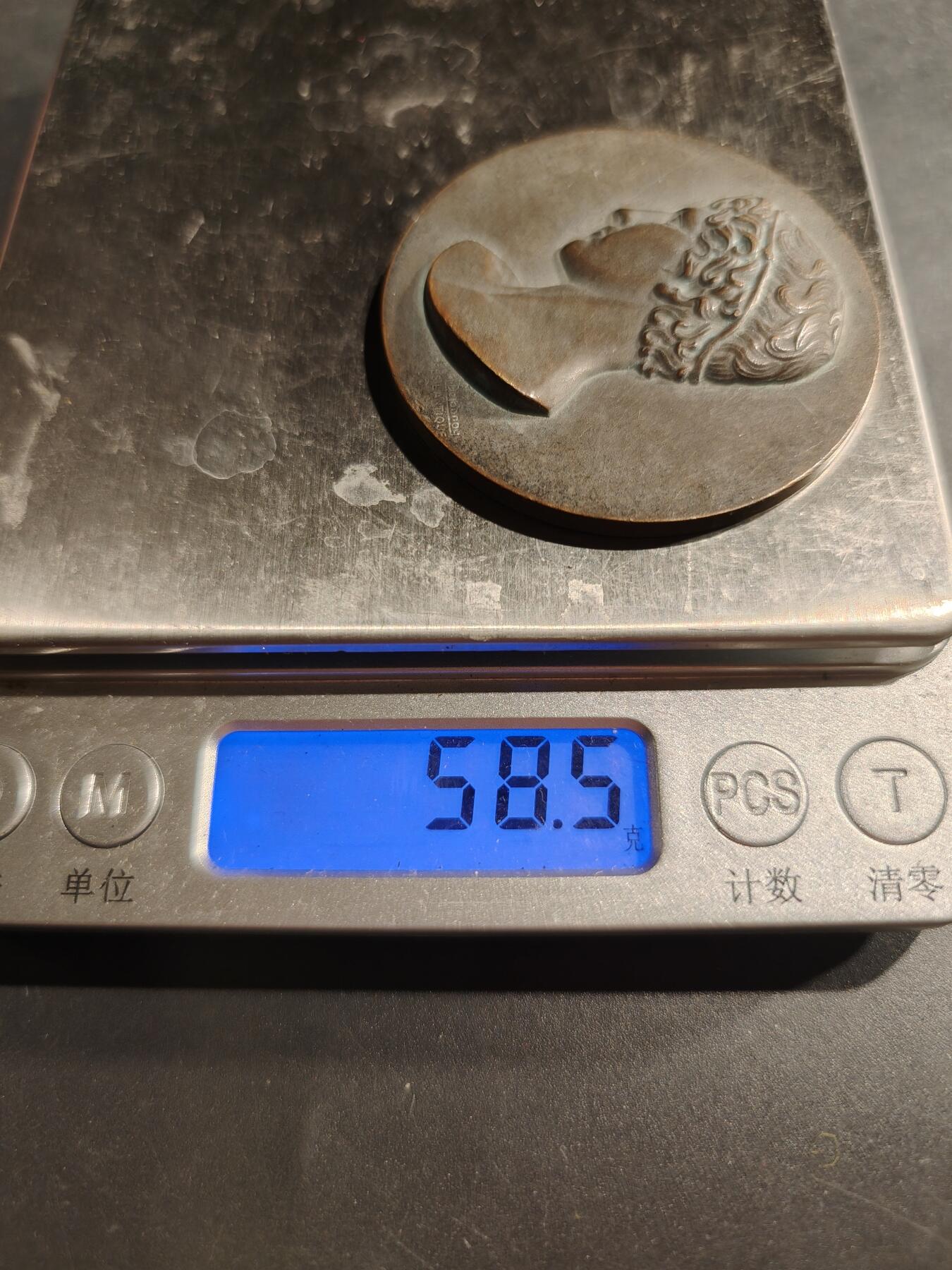 老王徽章第181期 法国青年运动会大铜章     直径50mm    重量58.5g