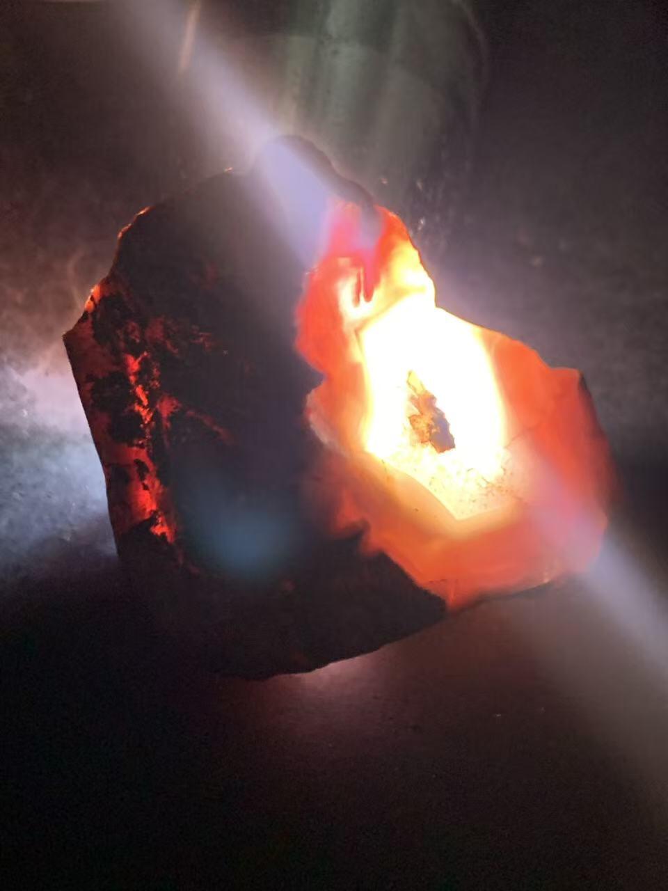 精美原皮冰飘柿子红南红玛瑙原石一颗，