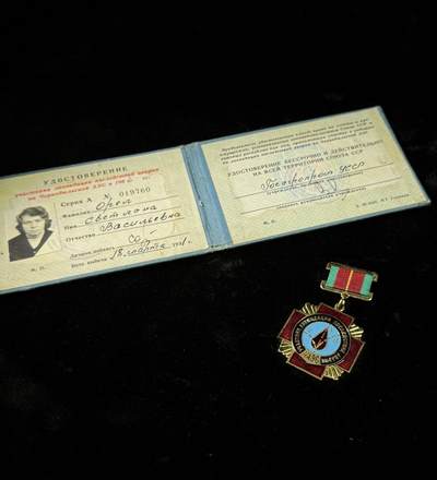 欢庆春节！戎马世界章牌大赏第111期春节大拍 - 苏联切尔诺贝利清理者证章，少见带实发证书