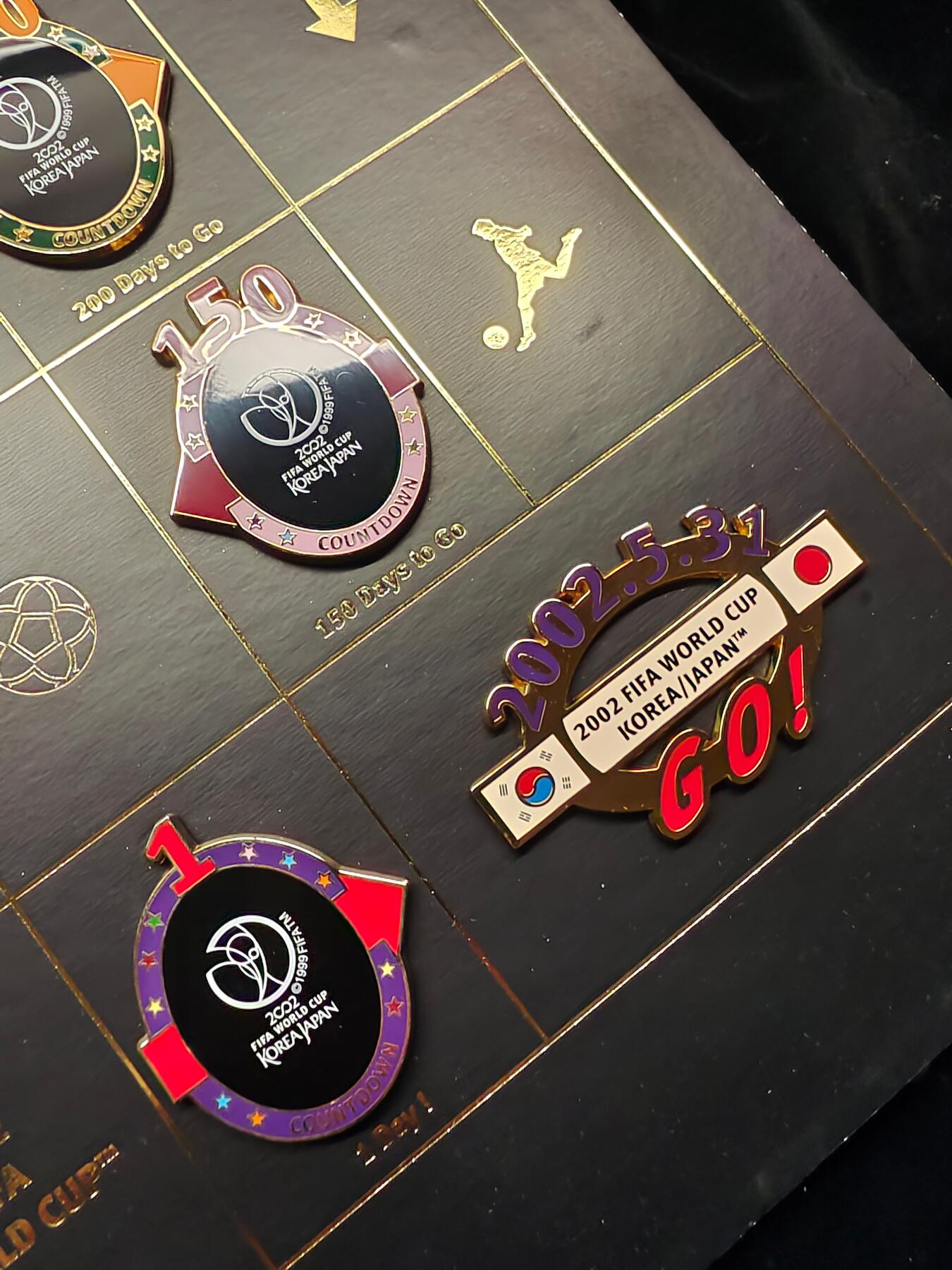 2002年韩日世界杯365倒计时纪念徽章原版授权产品 球迷收藏 足球纪念品