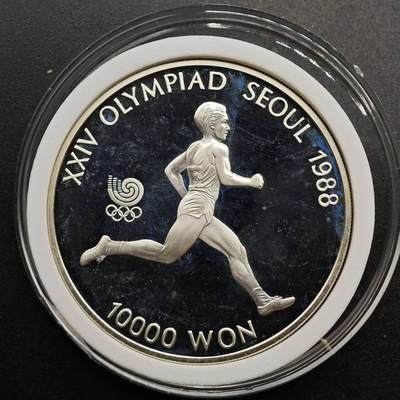 【淘币小摊】实时拍第八百七十拍   银币套币场    年前最后一场周一预留全部发出 本场无中意拍品可私信周日发货请更换最新收货地址不方便收货的请勿参拍或者顺丰到付 - 韩国1986年10000韩元精制银币 汉城奥运会-跑步 33.62克925银