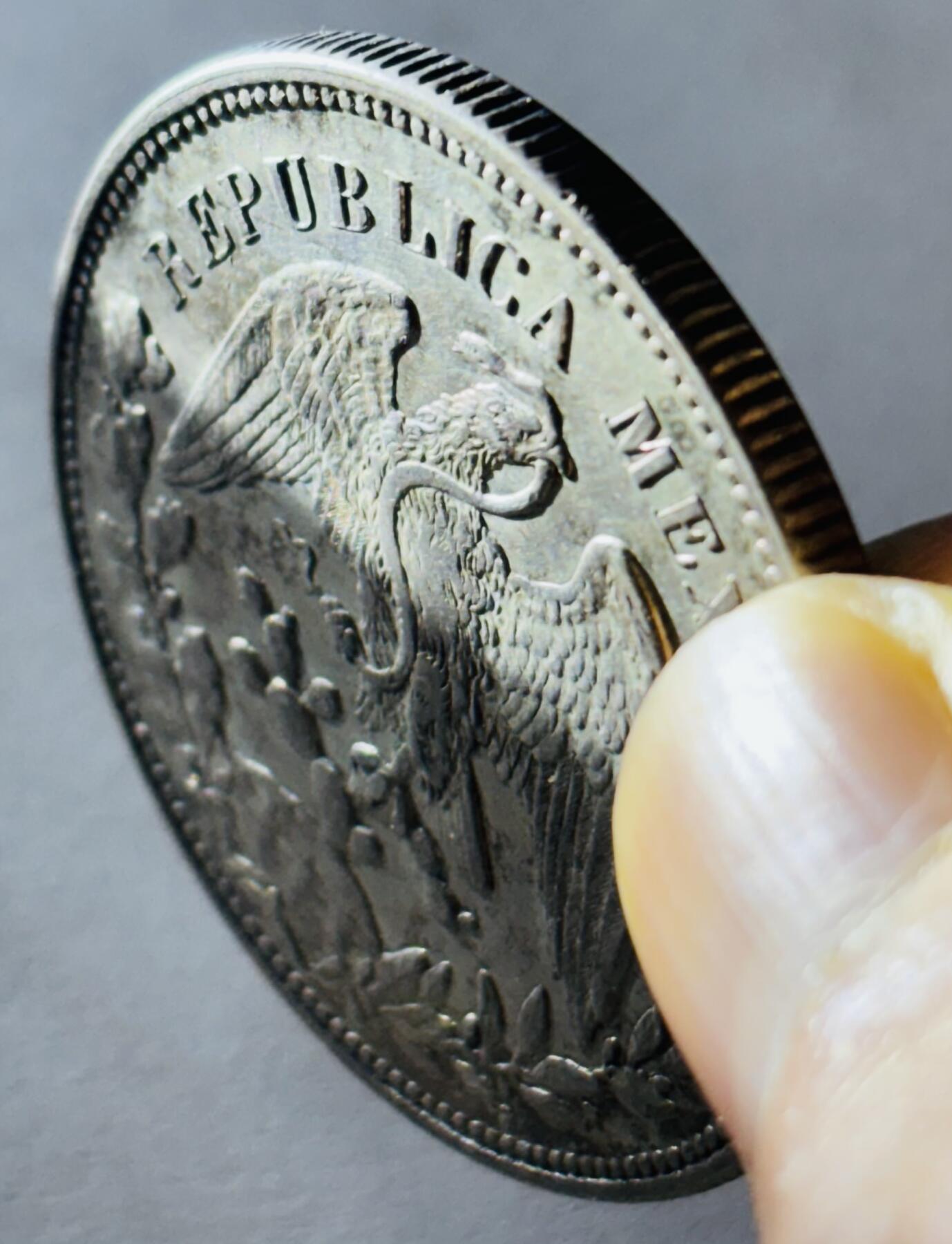 【金马踏春，泉马奔腾】2026 年新年贺岁场，（定于年初五接财神截拍）祝各位老板马到成功，马上有钱，愿岁岁平安喜乐顺遂 1908 年墨西哥鹰洋银元 1 比索，27 克，902 银，难得一见裸币光品，蛇鹰羽翼清晰