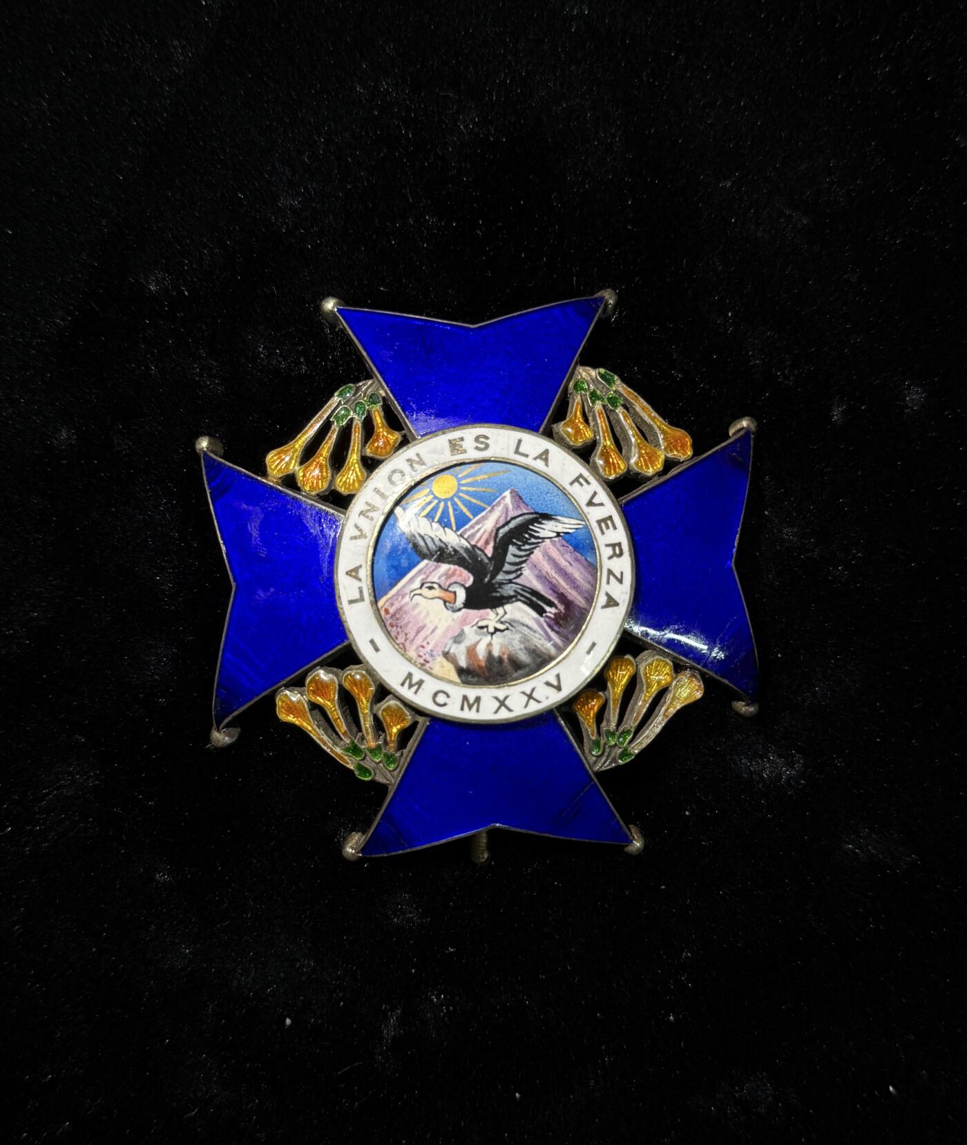 欢庆春节！戎马世界章牌大赏第111期春节大拍 玻利维亚安第斯秃鹫勋章星芒章，银制，法国亚瑟贝特朗制造，珐琅有损
