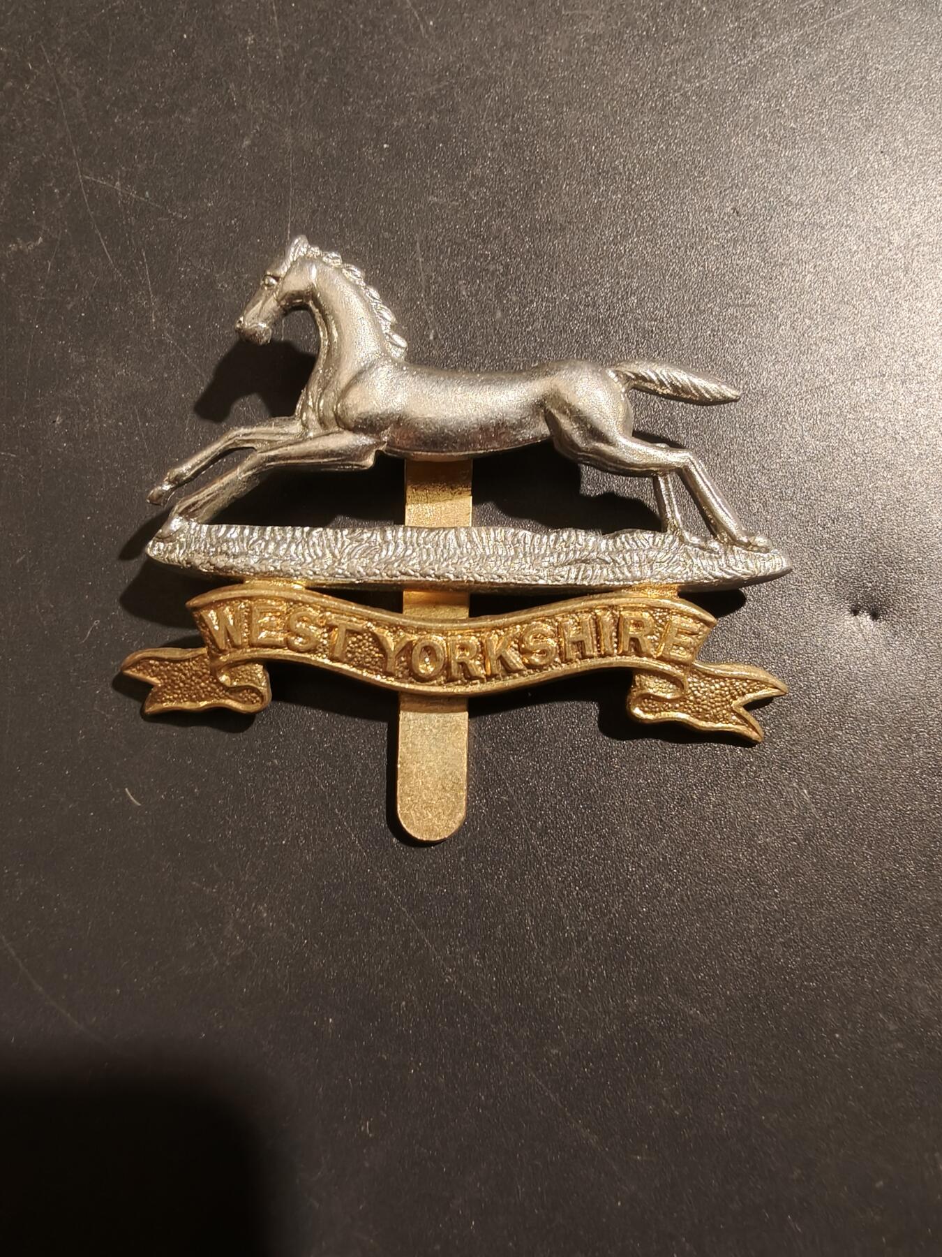 老王徽章第181期 英国西约克郡步兵团帽徽     一战时期