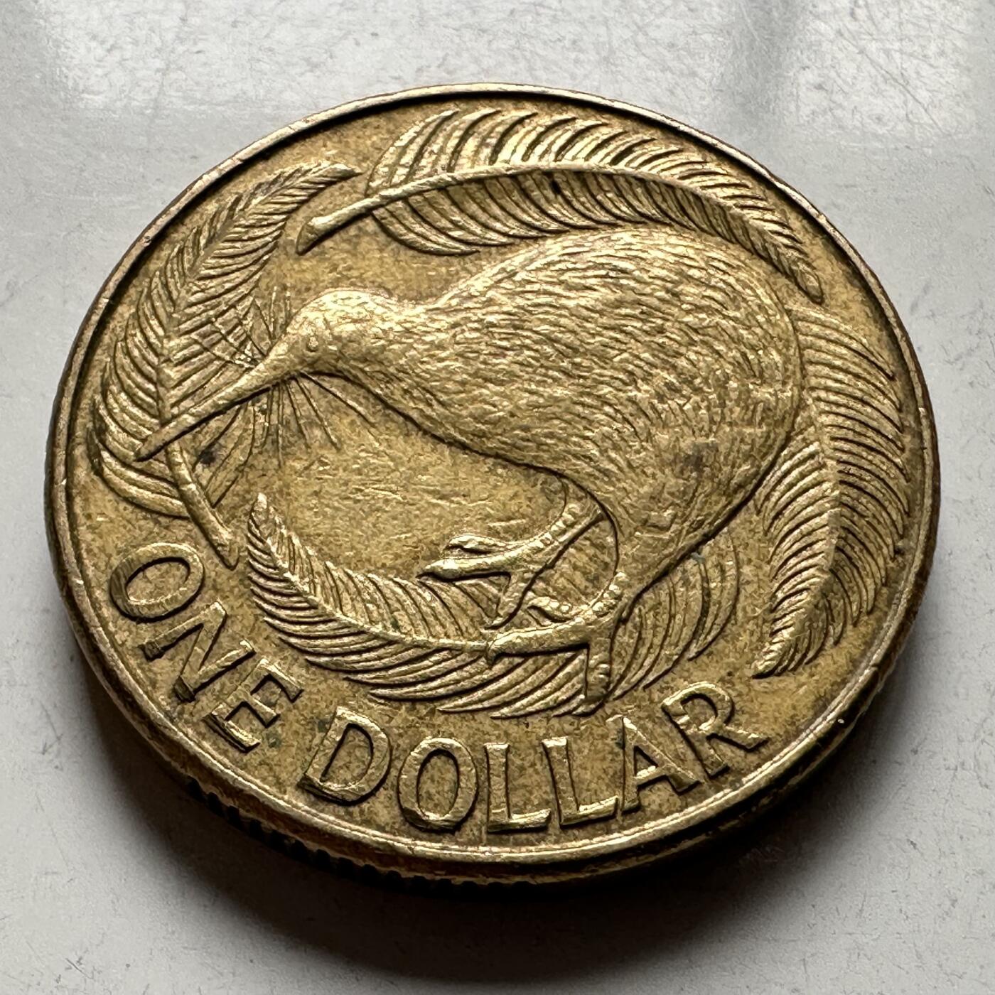 🌹外币初藏🌹🐯2026年第18场 快递将在12号停运 年前需发货的抓紧 ，年后正月十五恢复发货 新西兰1990年¥1 a