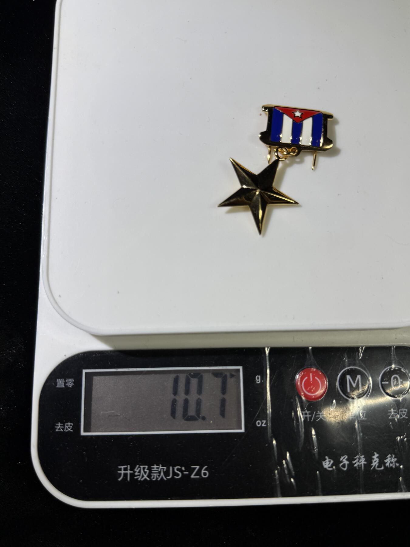 欢庆春节！戎马世界章牌大赏第111期春节大拍 古巴人民英雄奖章，银制高级复刻