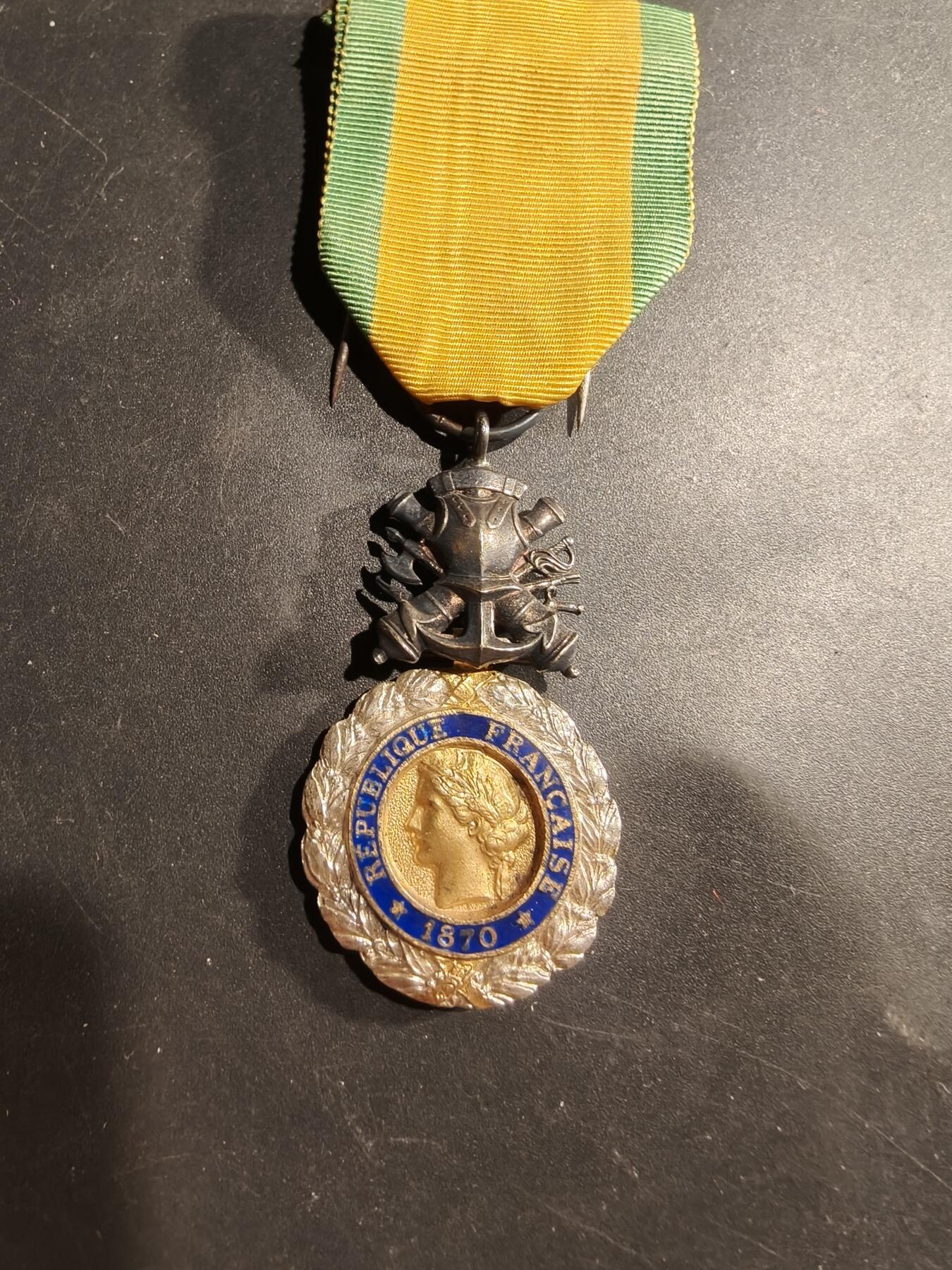 老王徽章第181期 法国军事奖章   三共时期    950银镀金珐琅   原盒皮盒    19.8g