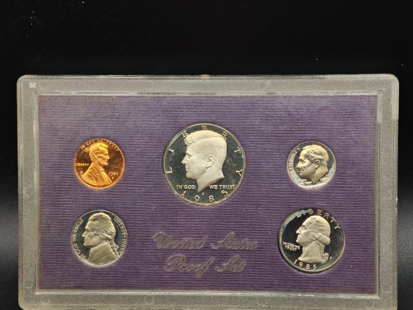 【淘币小摊】实时拍第八百七十拍   银币套币场    年前最后一场周一预留全部发出 本场无中意拍品可私信周日发货请更换最新收货地址不方便收货的请勿参拍或者顺丰到付 美国1985年精制套币