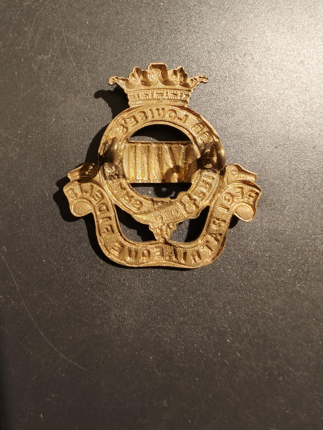 老王徽章第181期 英联邦皇家加拿大第8公主路易斯轻骑兵团帽徽    二战时期