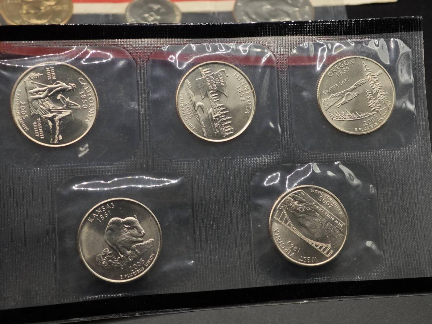 【淘币小摊】实时拍第八百七十拍   银币套币场    年前最后一场周一预留全部发出 本场无中意拍品可私信周日发货请更换最新收货地址不方便收货的请勿参拍或者顺丰到付 美国2005年套币