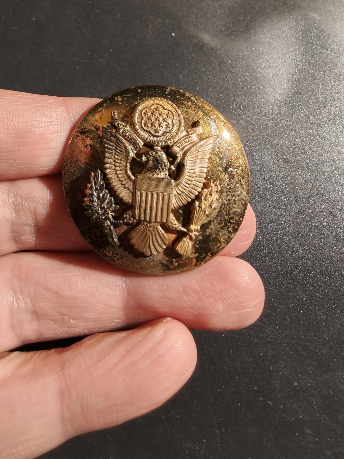 老王徽章第181期 美国陆军大檐帽帽徽