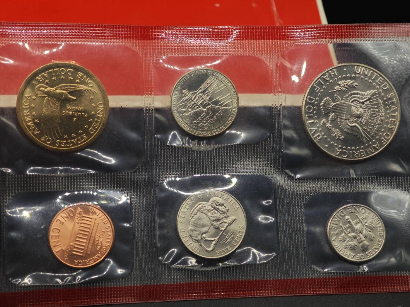 【淘币小摊】实时拍第八百七十拍   银币套币场    年前最后一场周一预留全部发出 本场无中意拍品可私信周日发货请更换最新收货地址不方便收货的请勿参拍或者顺丰到付 美国2005年套币