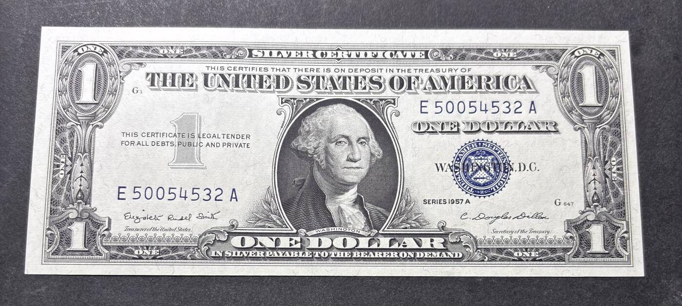 【金马踏春，泉马奔腾】2026 年新年贺岁场，（定于年初五接财神截拍）祝各位老板马到成功，马上有钱，愿岁岁平安喜乐顺遂 全新少见 1957 年蓝印版美国 1 美元，尾号 532