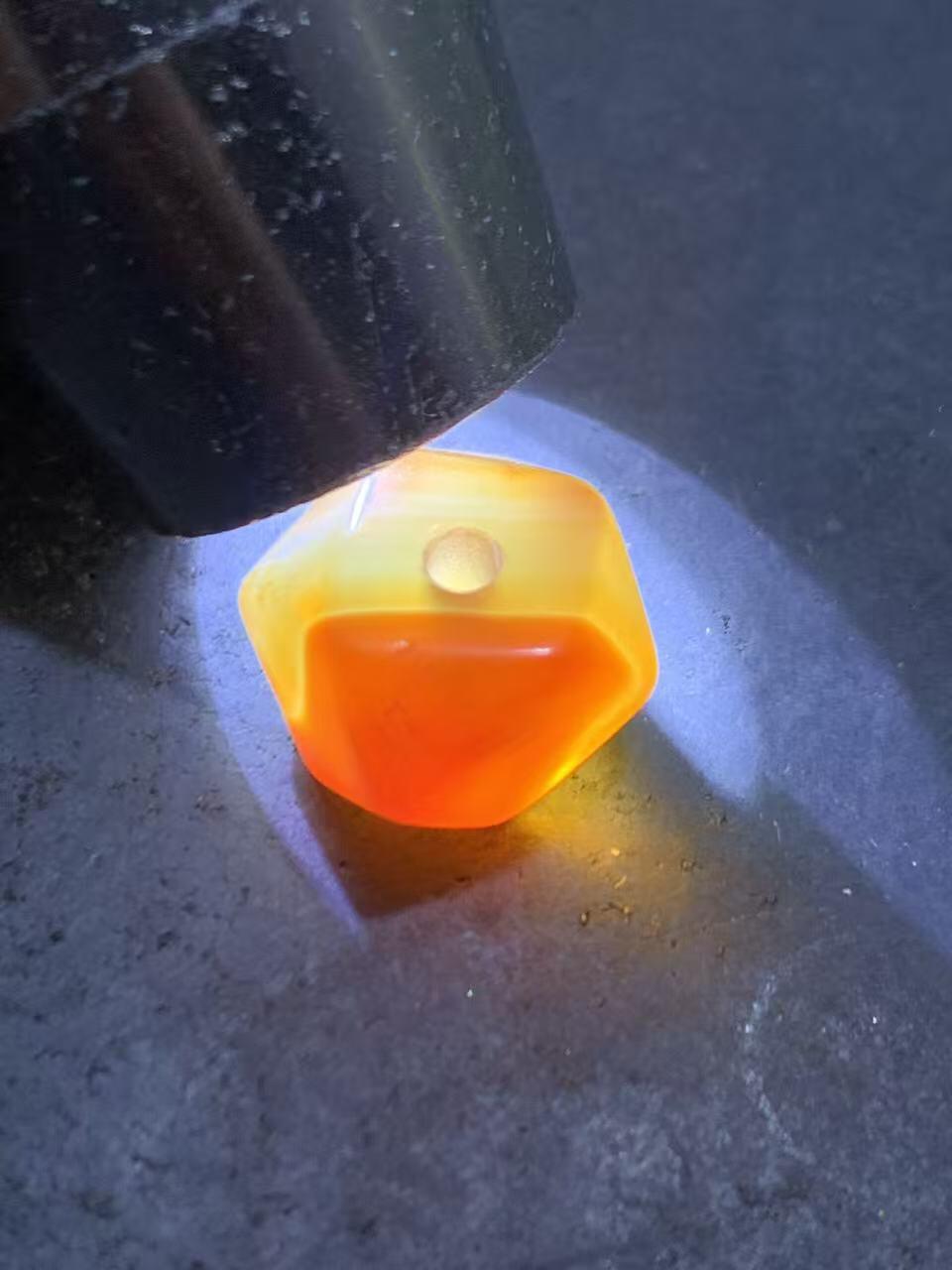 精美高玉化冻料天眼纹缠丝玛瑙唐八棱珠一颗，