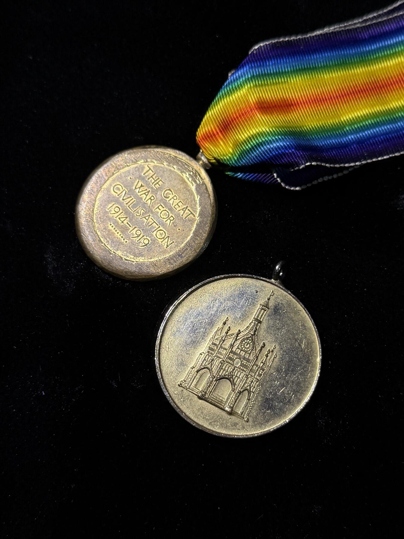 欢庆春节！戎马世界章牌大赏第111期春节大拍 英国奖章一组