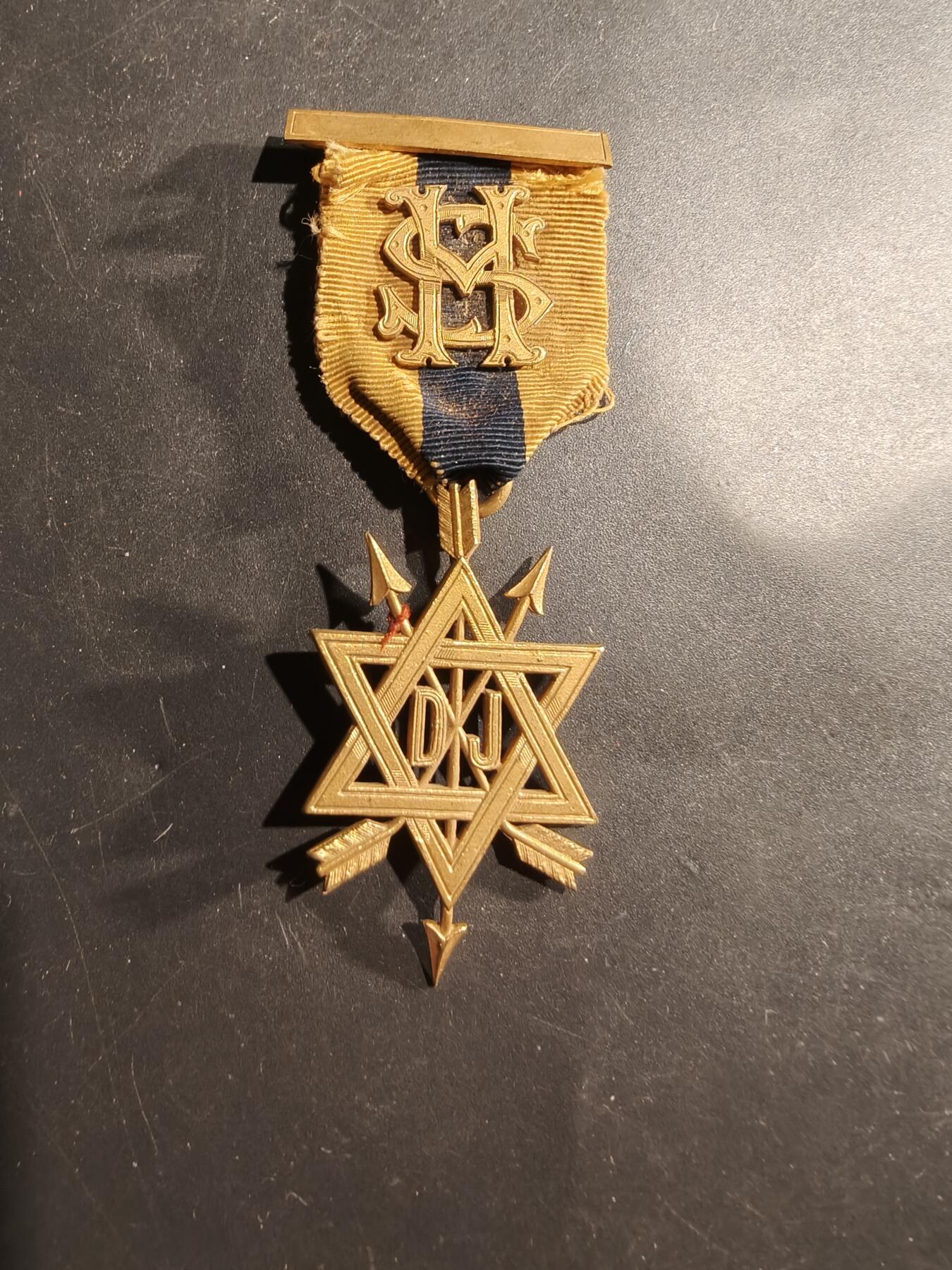 老王徽章第181期 英国共济会奖章   镀金   带厂标