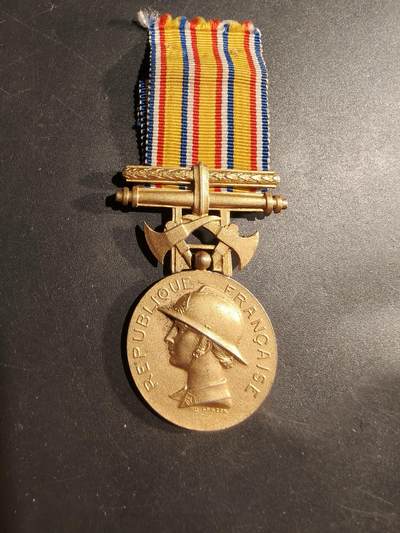 老王徽章第181期 - 法国金级消防员服役奖章    950银镀金    18.1g