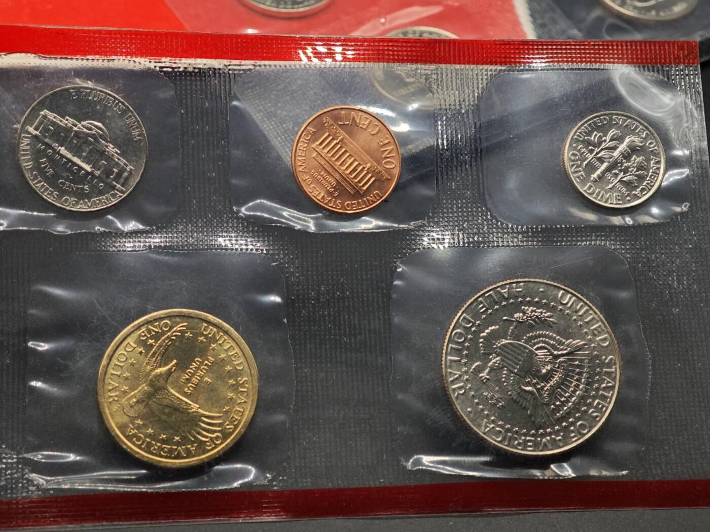 【淘币小摊】实时拍第八百七十拍   银币套币场    年前最后一场周一预留全部发出 本场无中意拍品可私信周日发货请更换最新收货地址不方便收货的请勿参拍或者顺丰到付 美国2002年套币