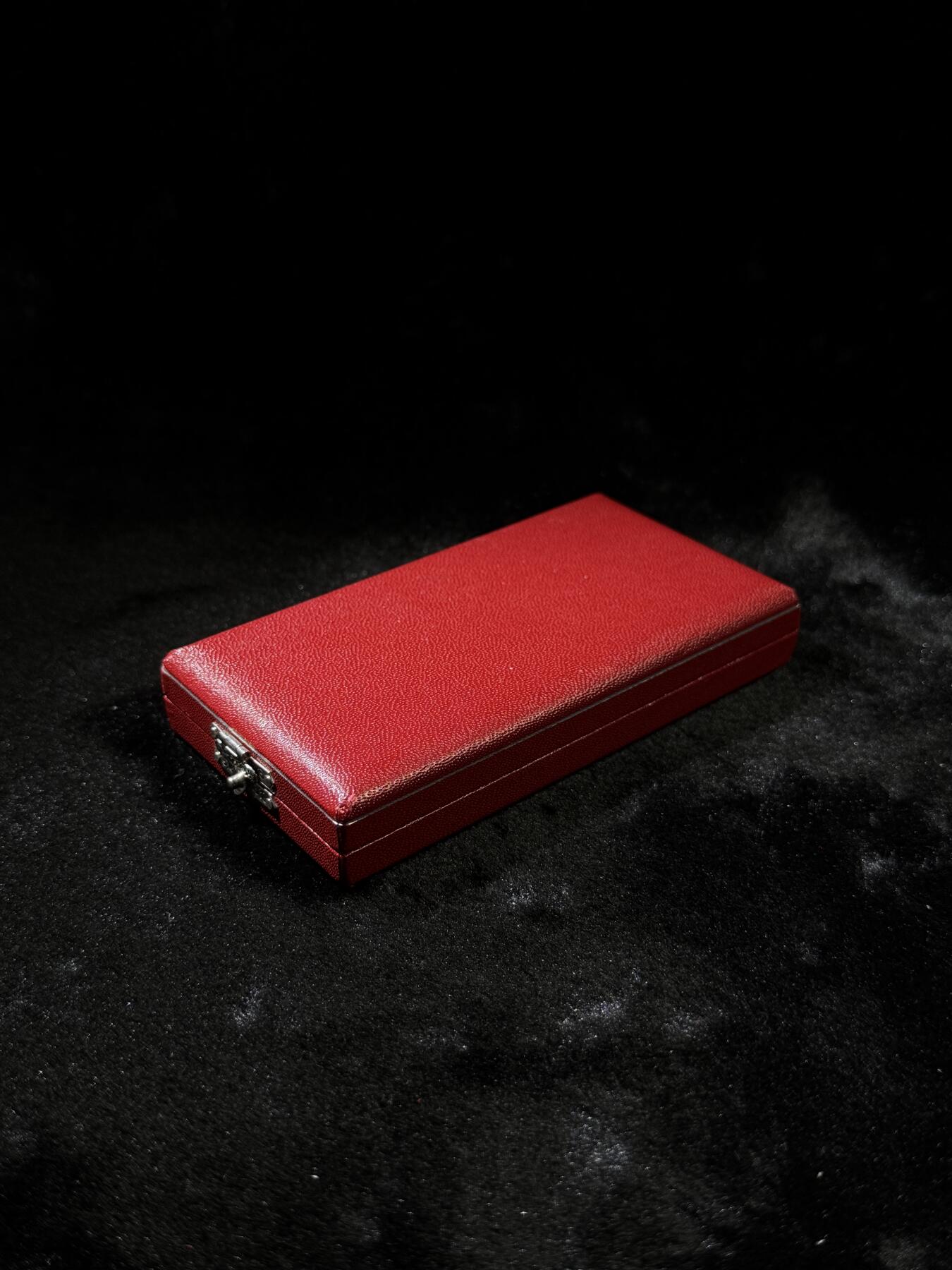 欢庆春节！戎马世界章牌大赏第111期春节大拍 荷兰银级王冠奖章 授予为奥兰治王室有特殊贡献的外国人 银制18克左右 原盒 