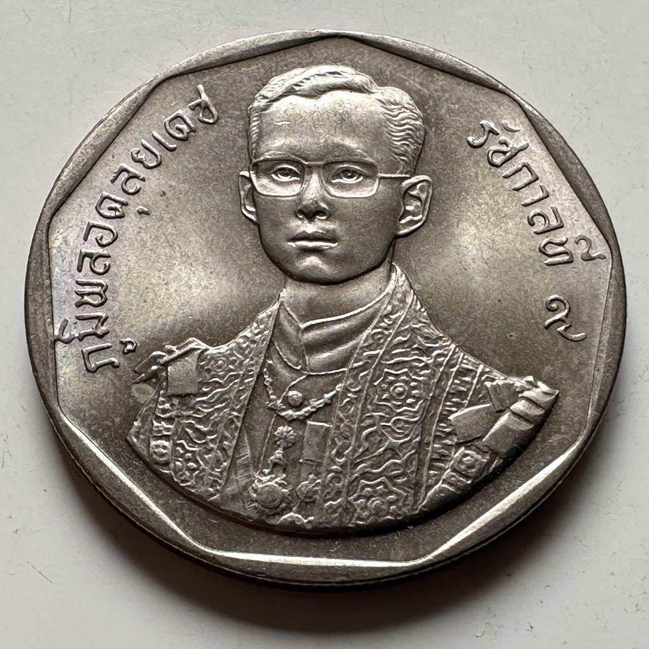 🌹外币初藏🌹🐯2026年第18场 快递将在12号停运 年前需发货的抓紧 ，年后正月十五恢复发货 1988年泰王执政42周年五泰铢纪念币 b