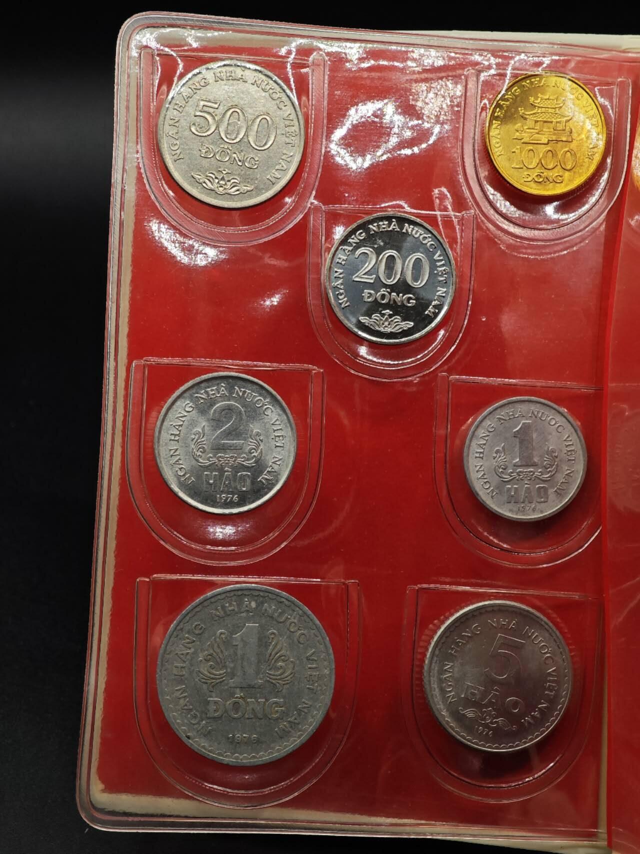 【淘币小摊】实时拍第八百七十拍   银币套币场    年前最后一场周一预留全部发出 本场无中意拍品可私信周日发货请更换最新收货地址不方便收货的请勿参拍或者顺丰到付 越南银行发行硬币收藏册