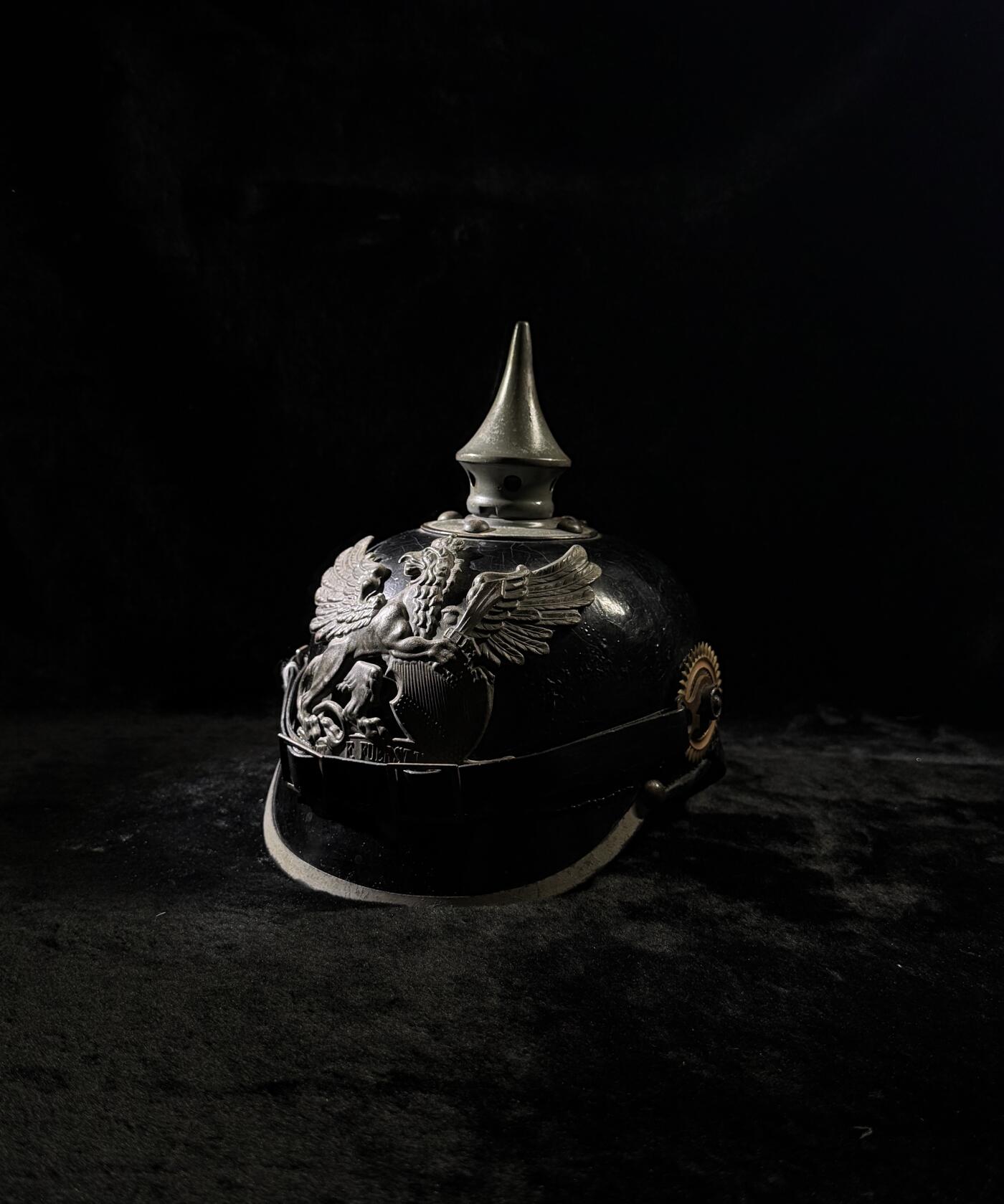 欢庆春节！戎马世界章牌大赏第111期春节大拍 巴登公国1915式尖顶盔，内部长轴约17cm，短轴约15cm