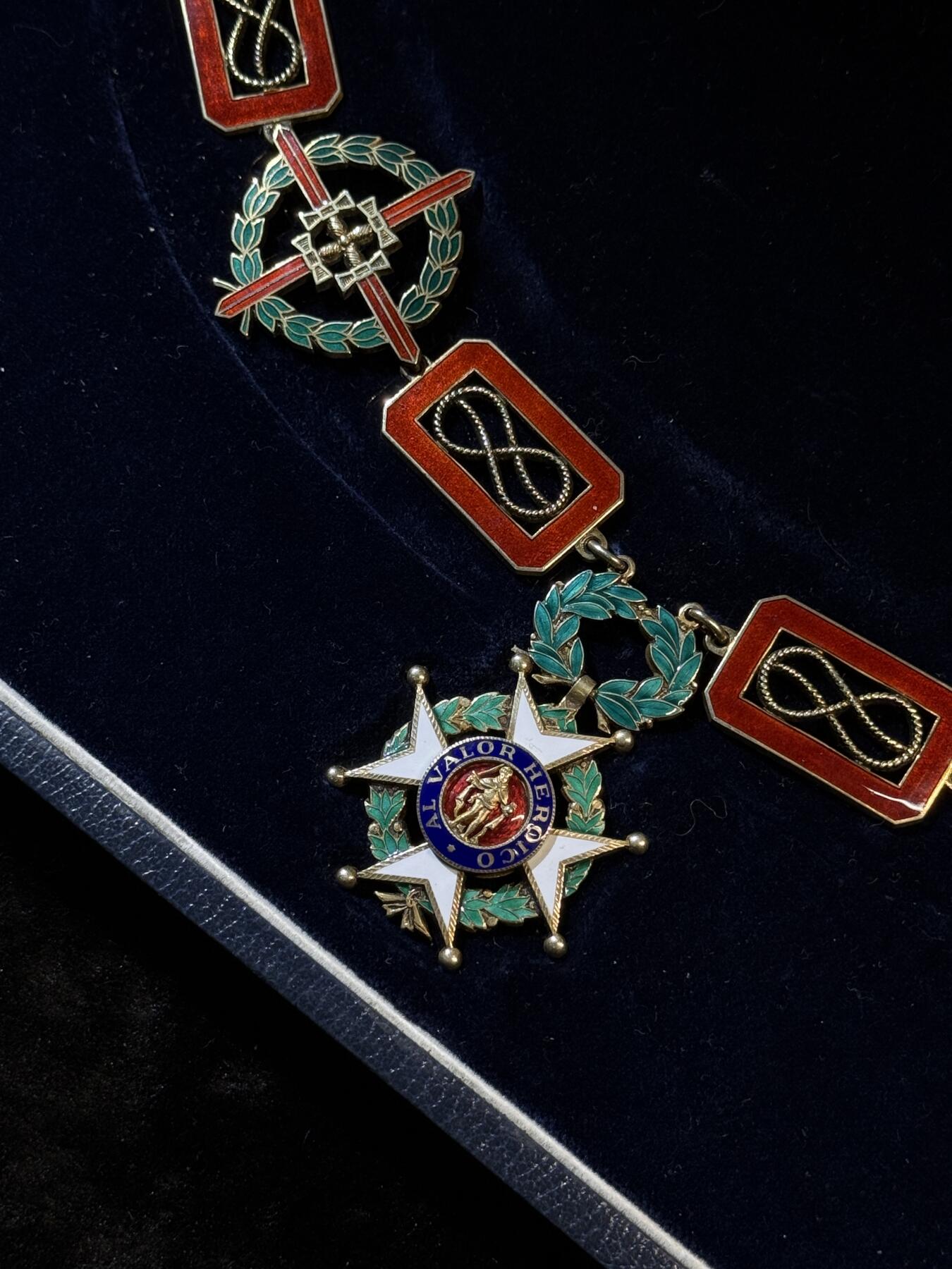 欢庆春节！戎马世界章牌大赏第111期春节大拍 西班牙大项链级圣斐迪南皇家军事勋章，银制带盒，西班牙最高军事勋赏，该大链章国内首见