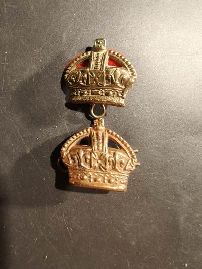 老王徽章第181期 - 英国军衔配饰一组    都铎王冠    一战时期