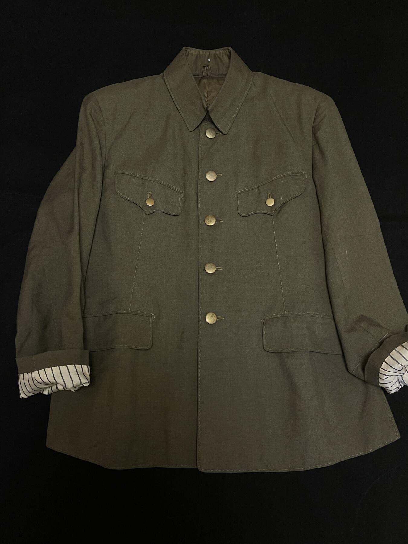 杂勋专场 二战日本早期极美品将校98，无损，材料非常好。领扣没有怎么氧化，有原主人姓刺绣。领围40,肩宽45,袖长58，衣长70,胸围102
