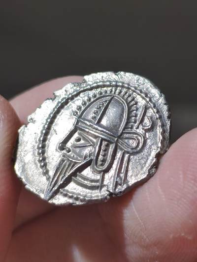 ms极品！帕提亚末代帝皇沃洛加西斯六世德拉科马银币，非常有趣的是，这枚钱币上写了阿拉米文，比较少见，而且这一枚不但打制清晰完美，光度也是上佳，属于非常值得收藏的品相