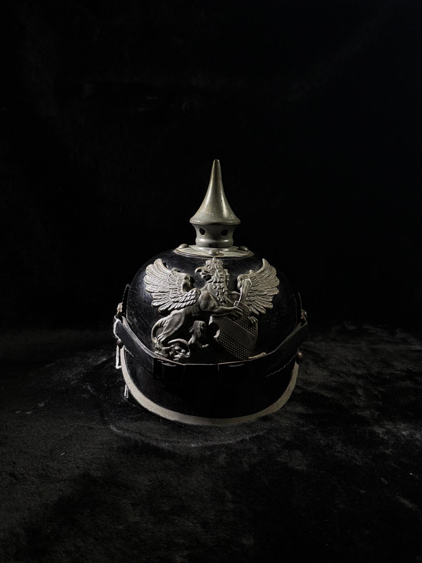 欢庆春节！戎马世界章牌大赏第111期春节大拍 巴登公国1915式尖顶盔，内部长轴约17cm，短轴约15cm