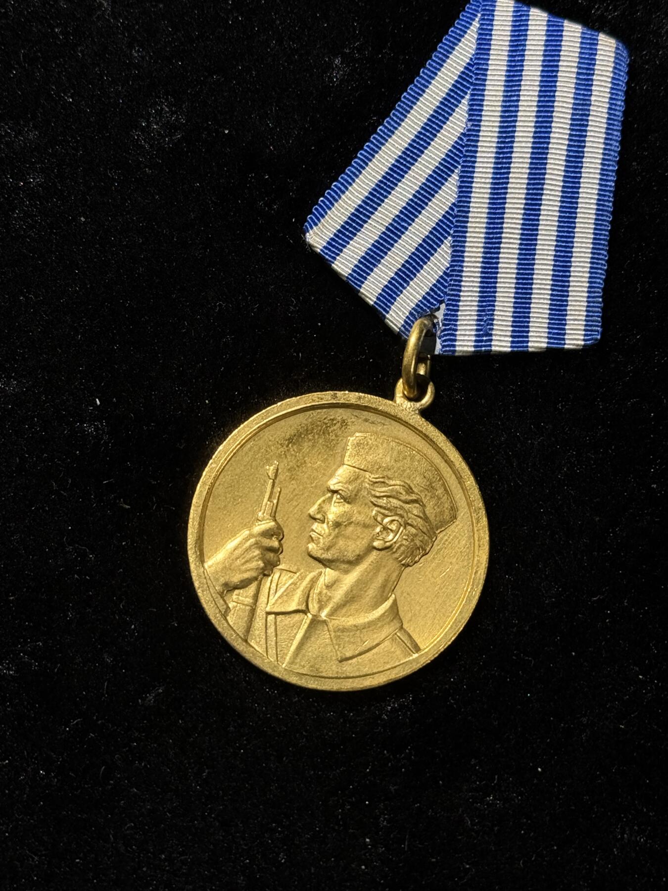 欢庆春节！戎马世界章牌大赏第111期春节大拍 南斯拉夫勇敢奖章，萨版