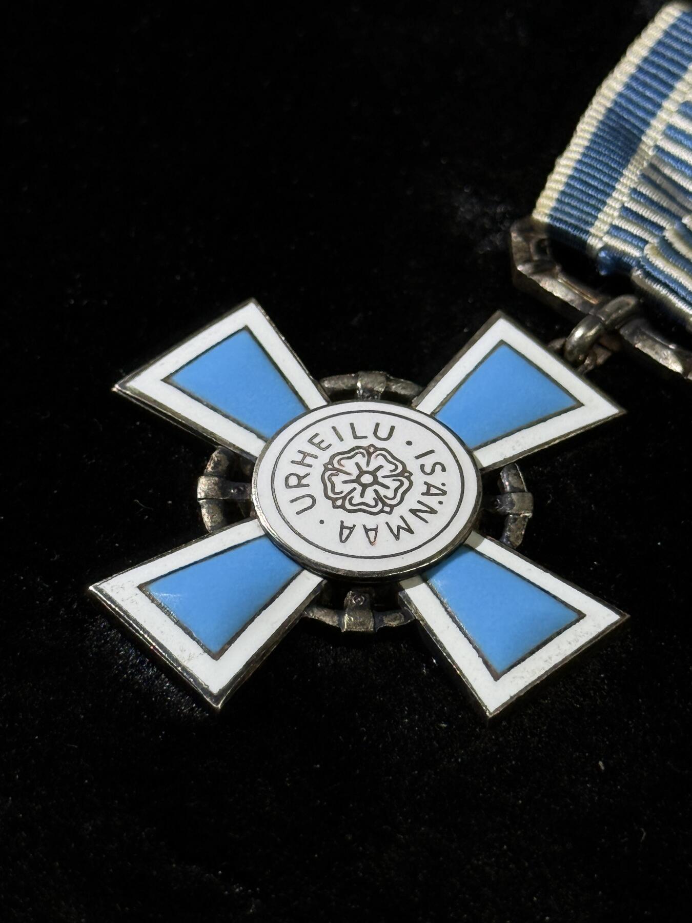 欢庆春节！戎马世界章牌大赏第111期春节大拍 芬兰体育和体教事业功勋十字 早期银制，超高颜值