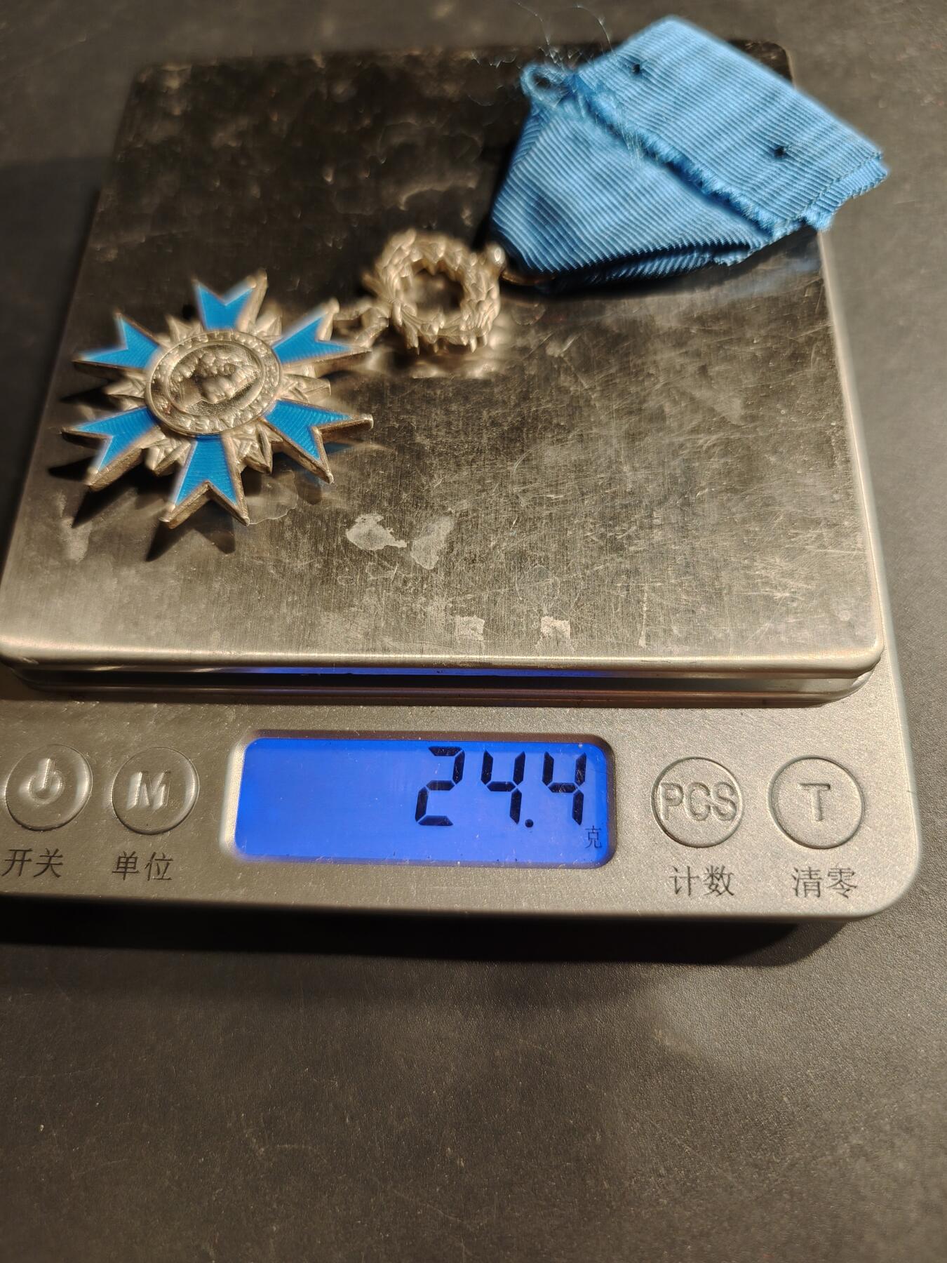 老王徽章第181期 法国骑士级国家功勋勋章    原盒    早期950银质珐琅     24.4g