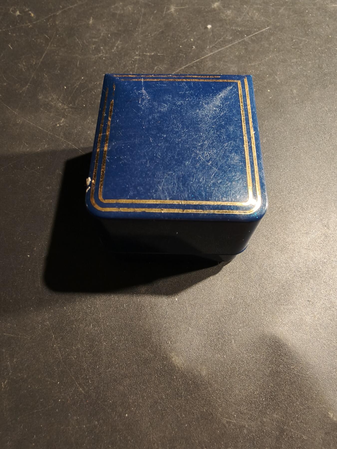 老王徽章第181期 法国国家园艺学会铜八角代章    原盒     直径26mm    重量5.8g