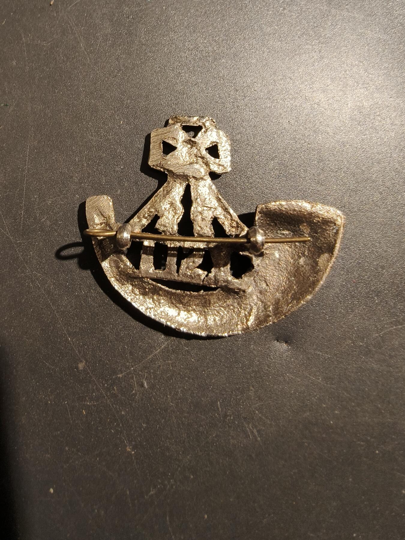 老王徽章第181期 英国国王轻步兵团帽徽    二战时期