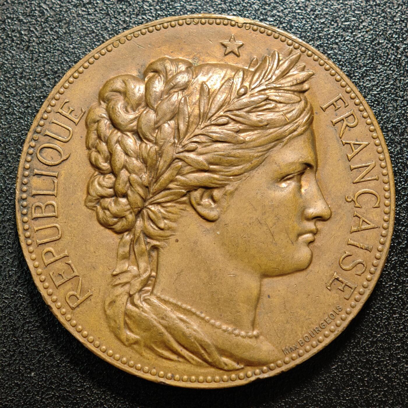 【德藏】世界币章拍卖第165期（拍品征集中~欢迎藏友联系） 19世纪 法兰西女神玛丽安娜高浮雕大铜章 丰饶角边铭 正面是法国头戴月桂叶花环的经典女神玛丽安娜的形象，背面是交叉的橄榄枝花环 直径约：50.5mm；重约：60.3g