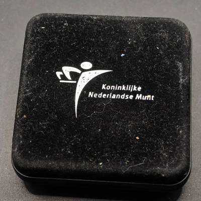 【淘币小摊】实时拍第八百七十拍   银币套币场    年前最后一场周一预留全部发出 本场无中意拍品可私信周日发货请更换最新收货地址不方便收货的请勿参拍或者顺丰到付 - 荷兰2001年1古尔德类精制银币 布鲁诺·尼纳贝尔·范艾本 7.1克925银 盒证全