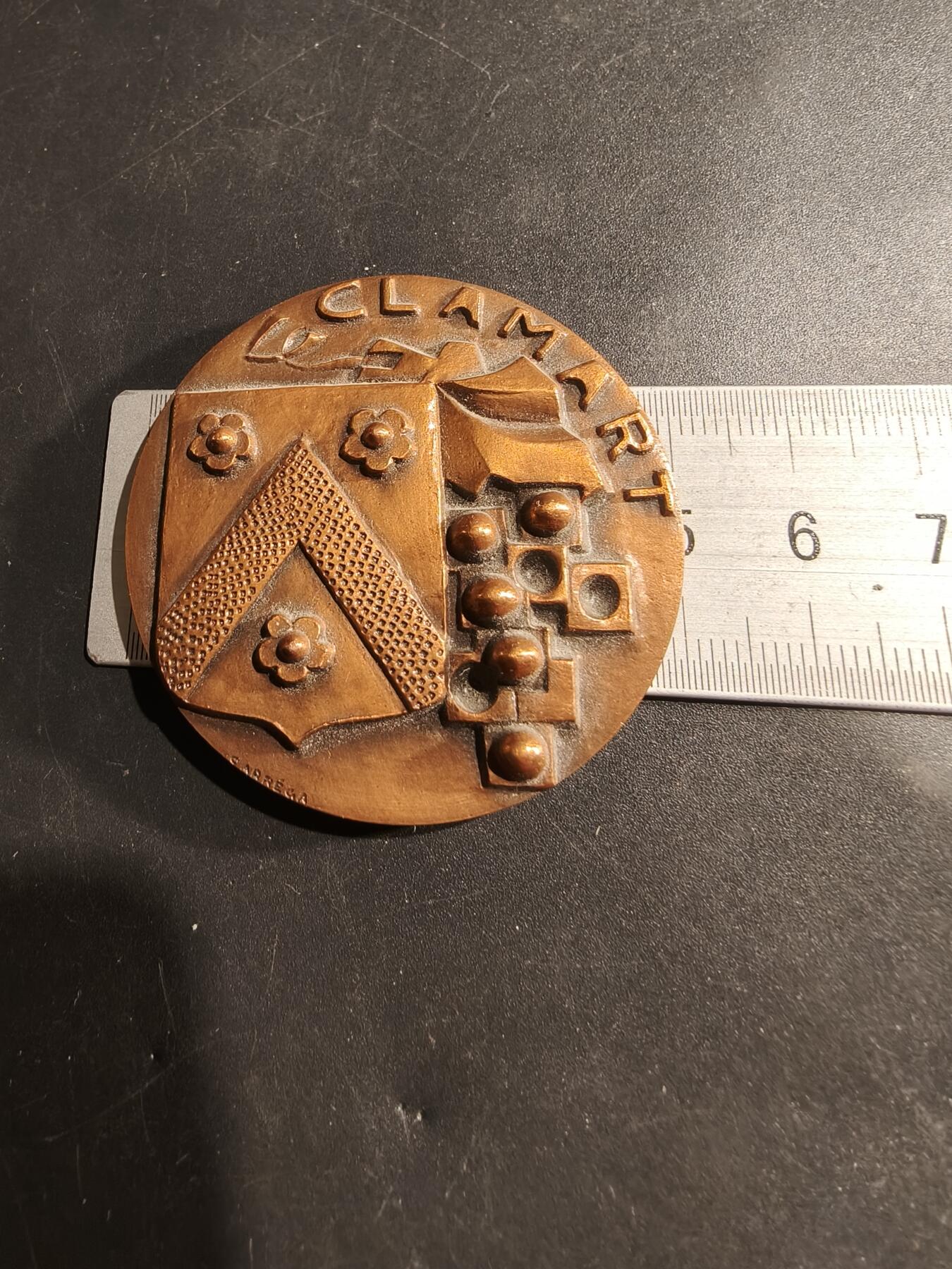 老王徽章第181期 法国克拉玛尔市大铜章    高浮雕     直径50mm     重量82.1g