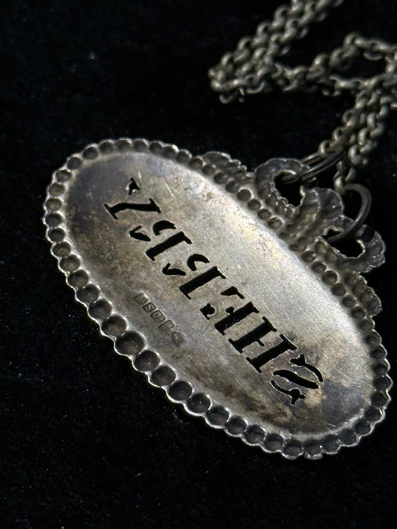 欢庆春节！戎马世界章牌大赏第111期春节大拍 银制吊坠与汤匙一组