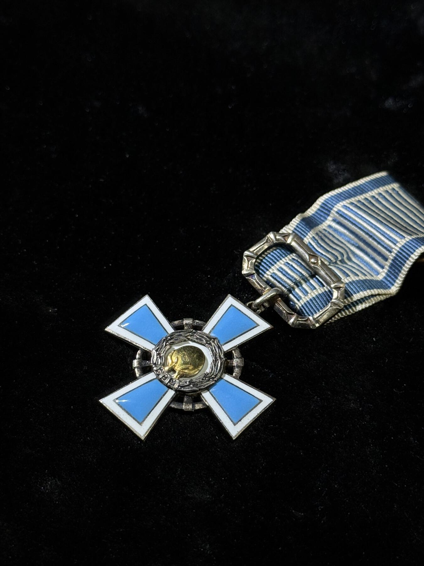 欢庆春节！戎马世界章牌大赏第111期春节大拍 芬兰体育和体教事业功勋十字 早期银制，超高颜值